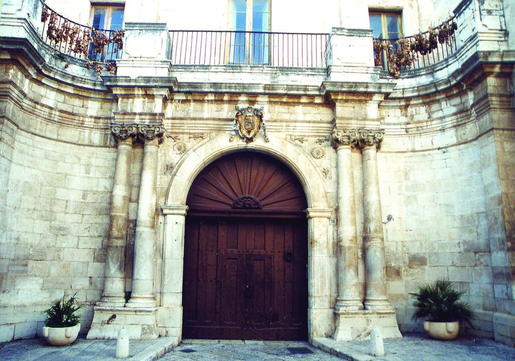 Palazzo Moccia Hotel Rutigliano Exterior photo